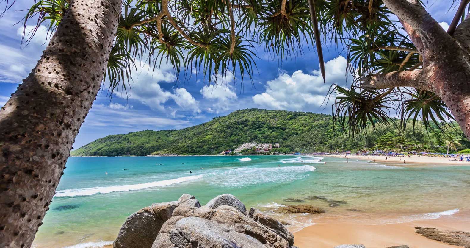 Кең жамбастары бар жалаңаш қыздар Интимдік аймақтардағы сексуалды ашық таспа